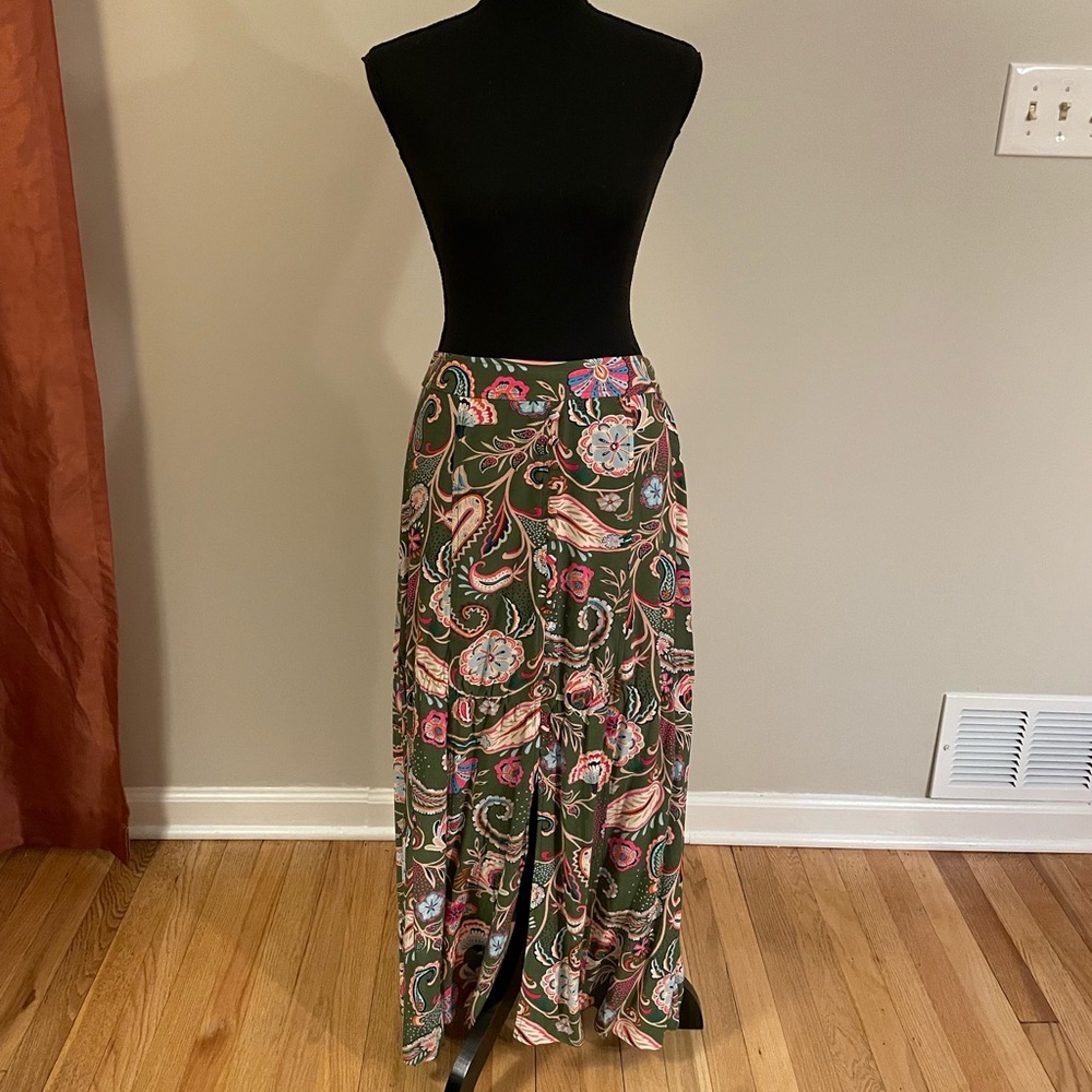 🤩NWT BRAND NEW LOFT long maxi skirt!💚✨ Size~M!